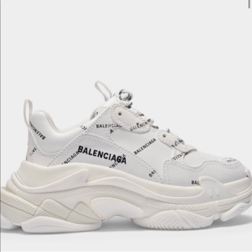 Balenciaga triple S.